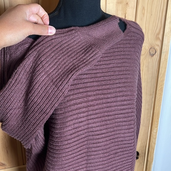 ANTHROPOLOGIE Asymmetrical Crop Sweater - Picture 10 of 14